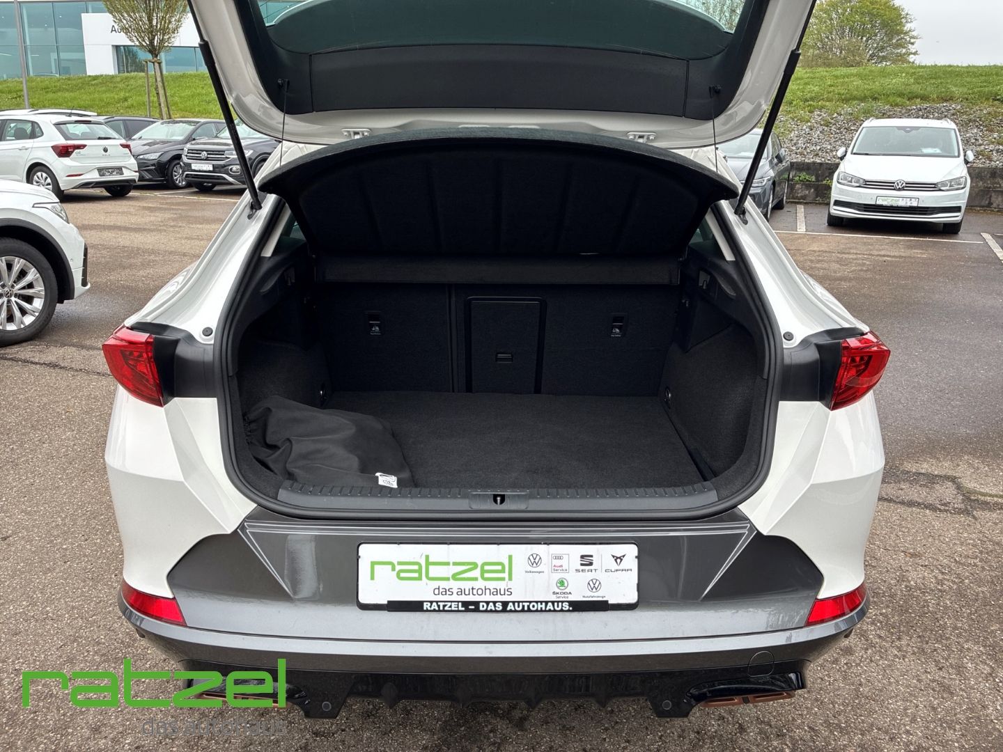 Fahrzeugabbildung CUPRA Formentor e-HYBRID Digitales Cockpit LED  ACC Am
