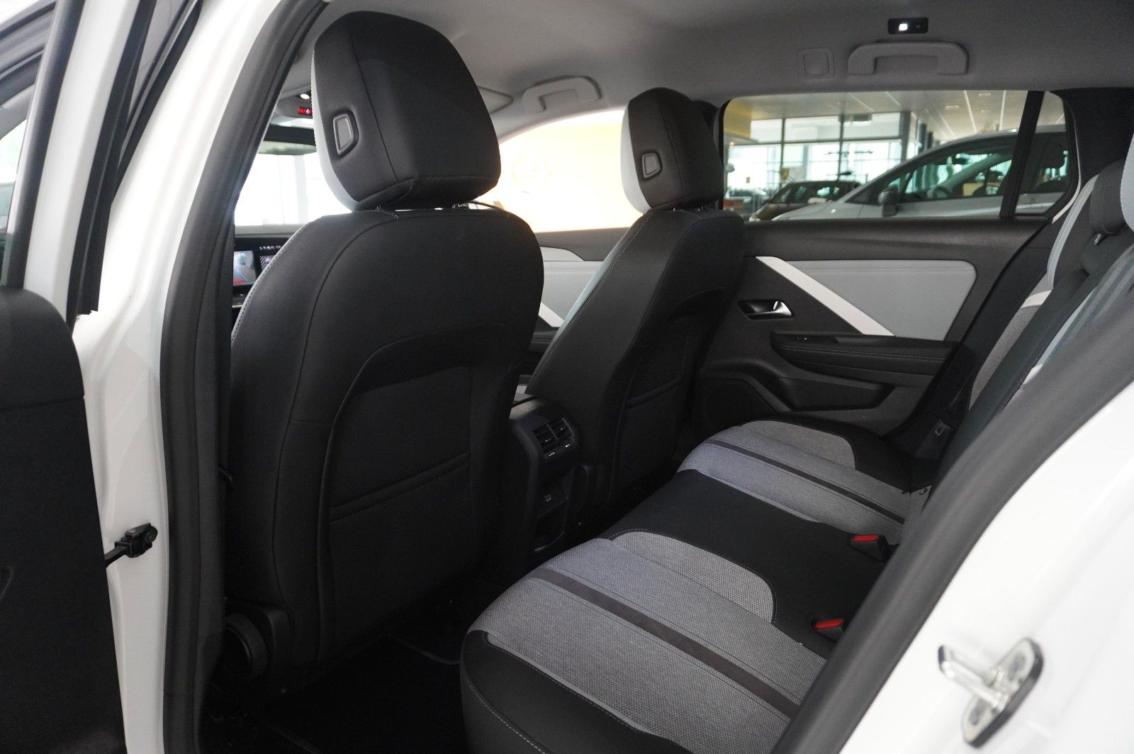 Fahrzeugabbildung Opel Astra L ST 1.5D ELEGANCE NAVI/LED/KAMERA/SH/DAB+