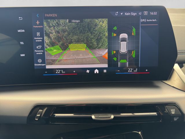 Fahrzeugabbildung BMW 218i Active Tourer M Sport Kamera+Pano+H&K+ACC