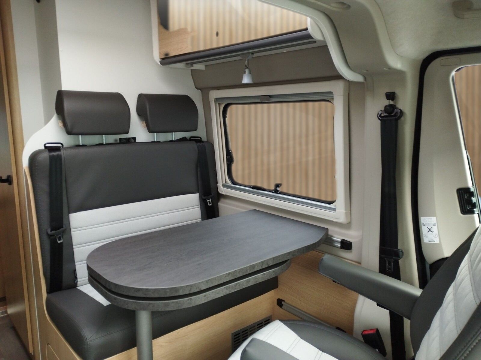 Fahrzeugabbildung Sunlight Adventure Cliff 640 Automatik, Dörr Edition, LTE