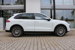 PORSCHE Cayenne S Diesel/ LUFTFAHR. PASM / PDLS+/ BOSE PORSCHE Cayenne S Diesel/ LUFTFAHR. PASM / PDLS+/ BOSE