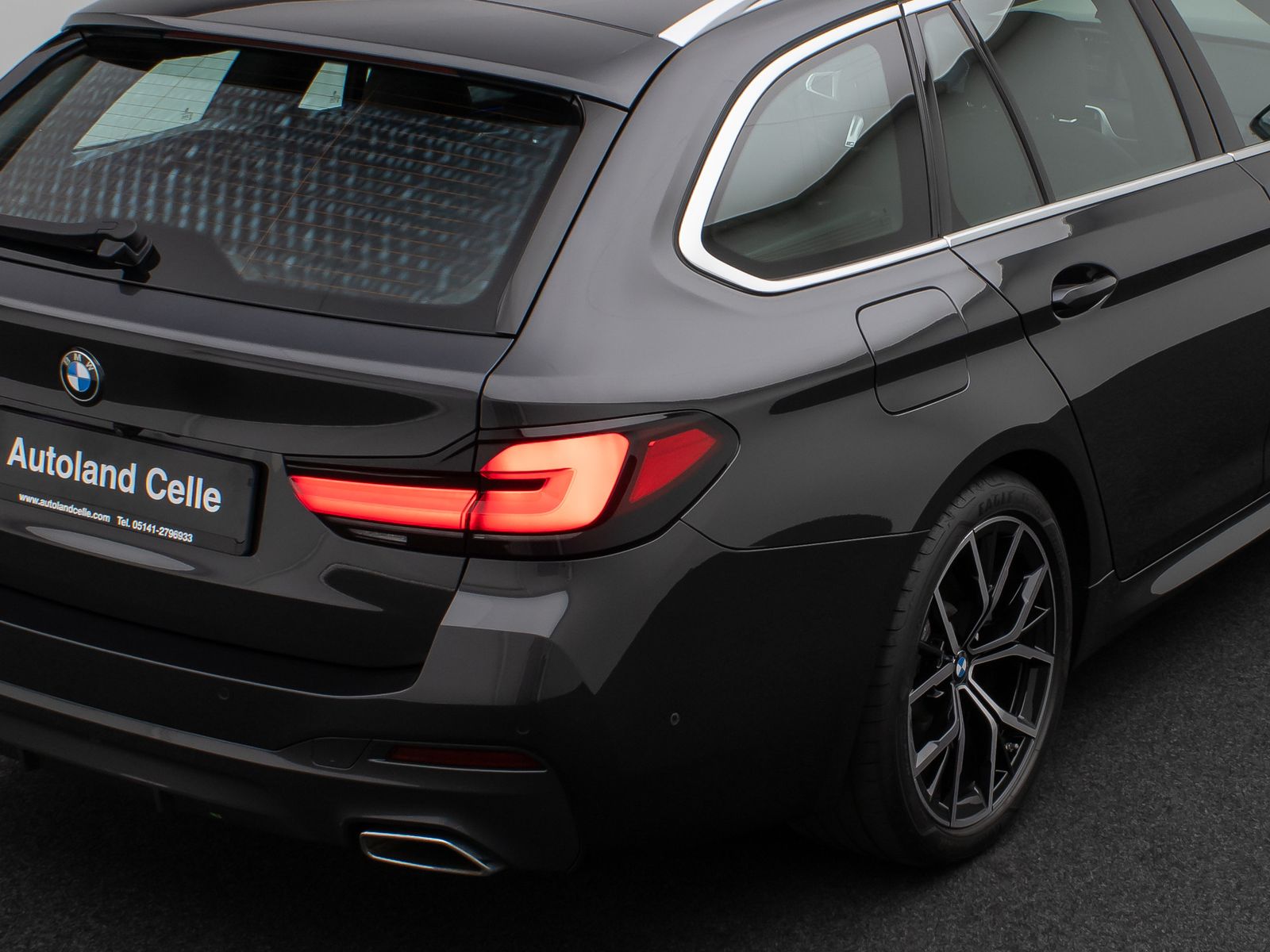 Fahrzeugabbildung BMW 520d xD M Sport Laser Kamera HUD DAB HiFi 19Zoll