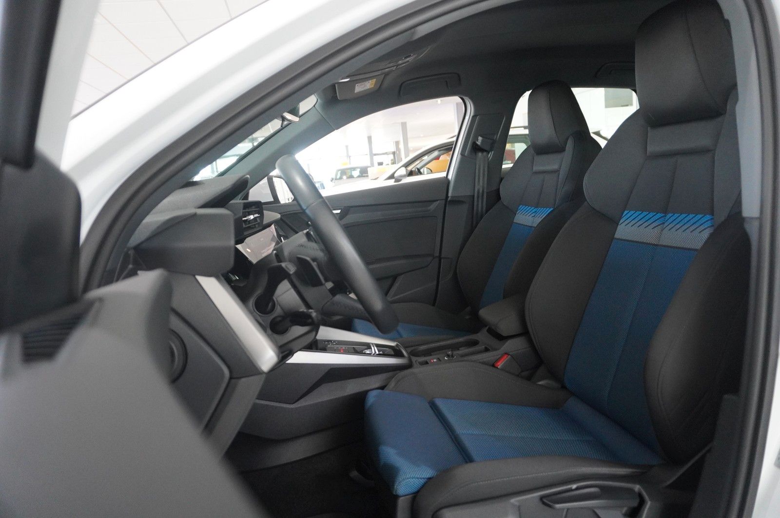 Fahrzeugabbildung Audi A3 Sportback 35 TFSI S-TRONIC NAVI/LED/SPORT/ACC