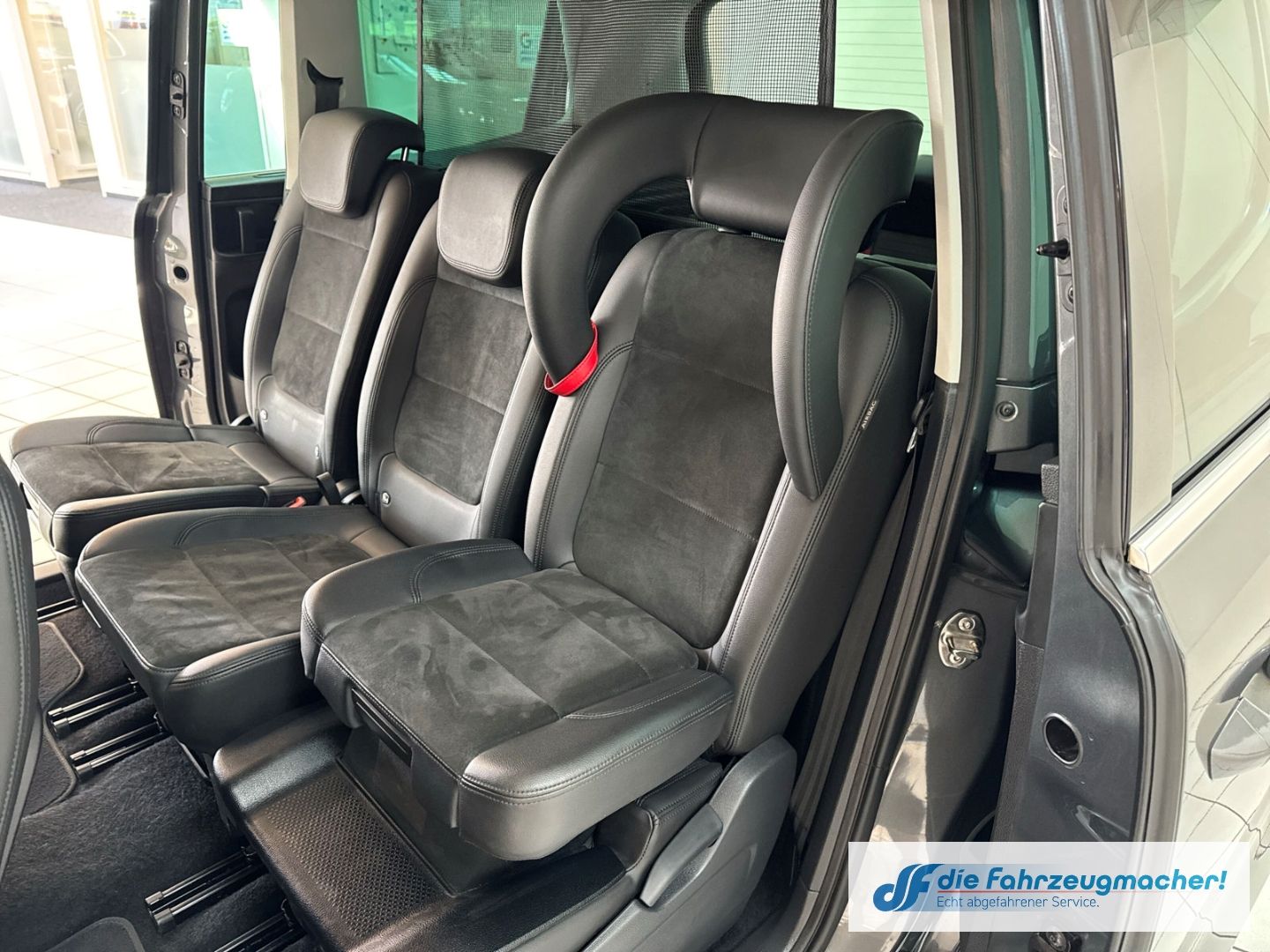 Fahrzeugabbildung Volkswagen Sharan Highline BMT Start-Stopp Sportpaket Stand