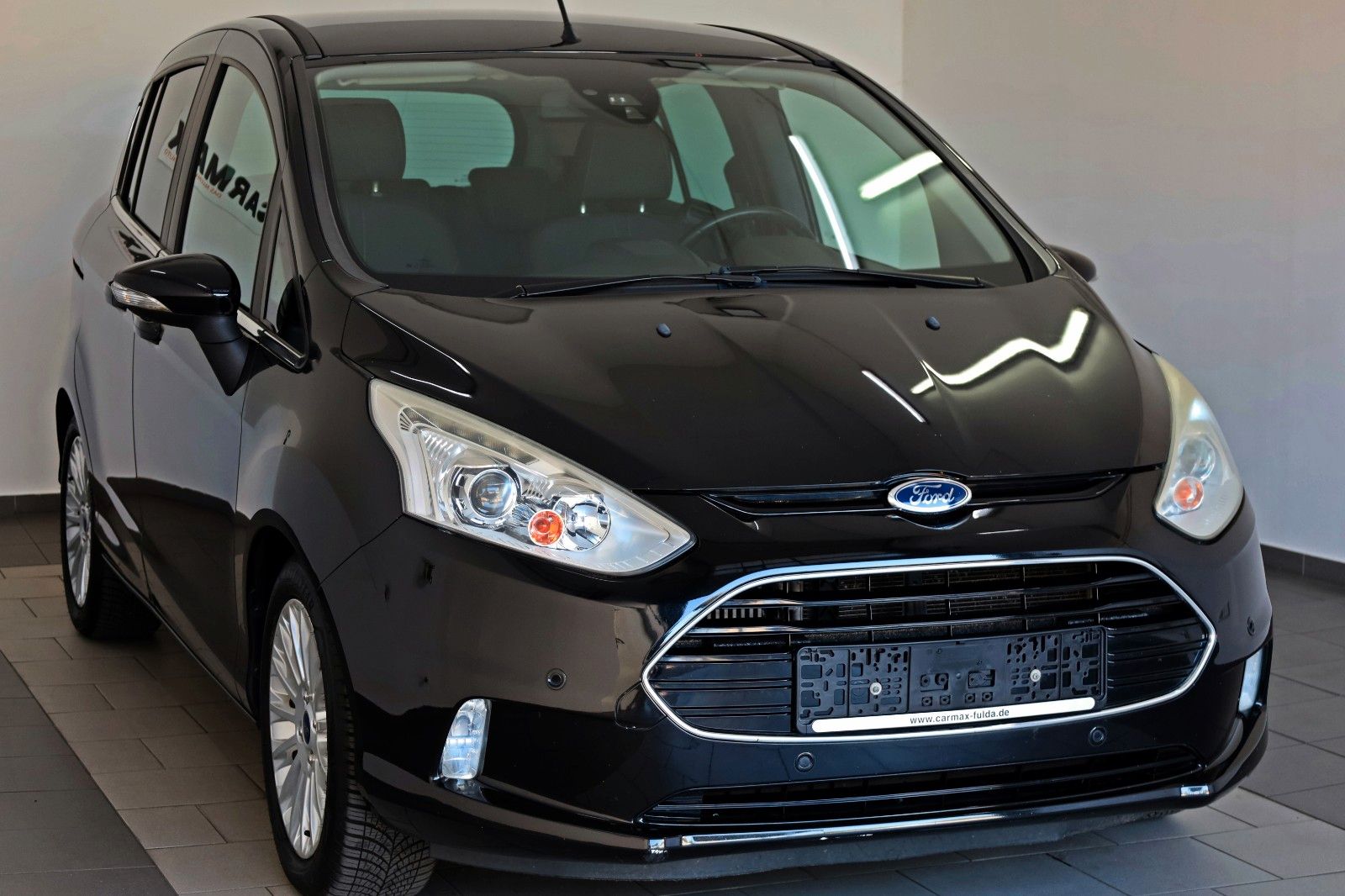 Fahrzeugabbildung Ford B-MAX Titanium Navi,SH,PDC,AHK,Allwetterreifen