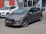 Hyundai i30 CW BLUE KOMBI 1.4 YES! Gold NAVi 93tKM AHK - gebrauchte Hyundai i30 aus dem Jahr 2015
