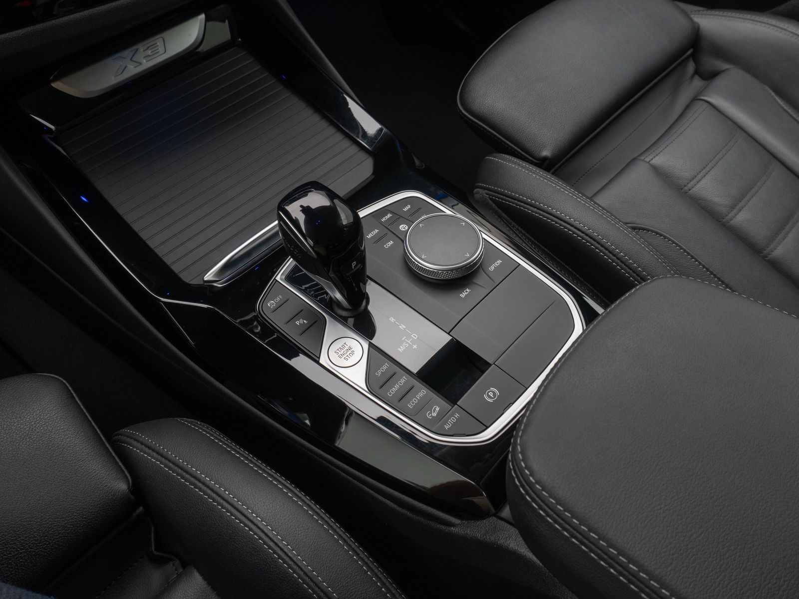 Fahrzeugabbildung BMW X3 xD30d Kamera DAB HiFi Lenkrhzg Alarm Sport