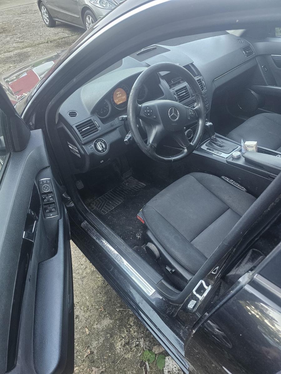 Mercedes-Benz C200 2010 — photo 6