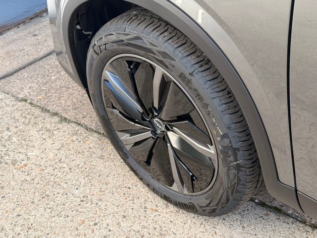 Fahrzeugabbildung Nissan Qashqai 1.3 DIG-T Xtronic Tekna PGD*Bose*MJ26