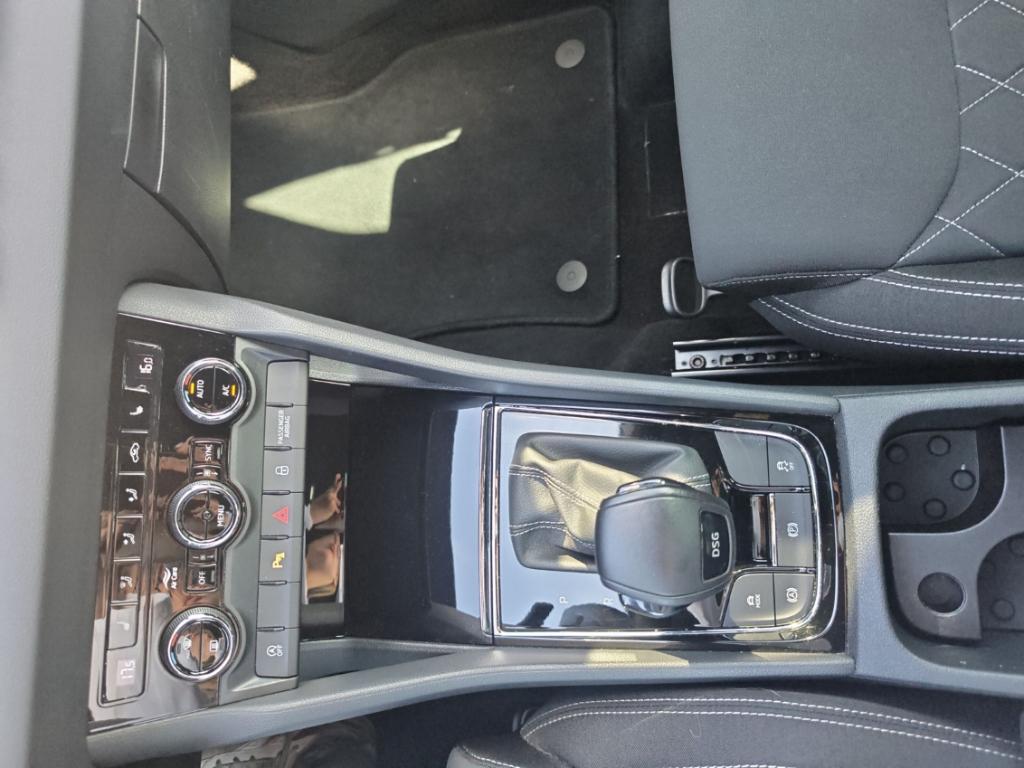 Skoda Karoq 1.5 TSI DSG Sportline AHK Navi elHeck RKam