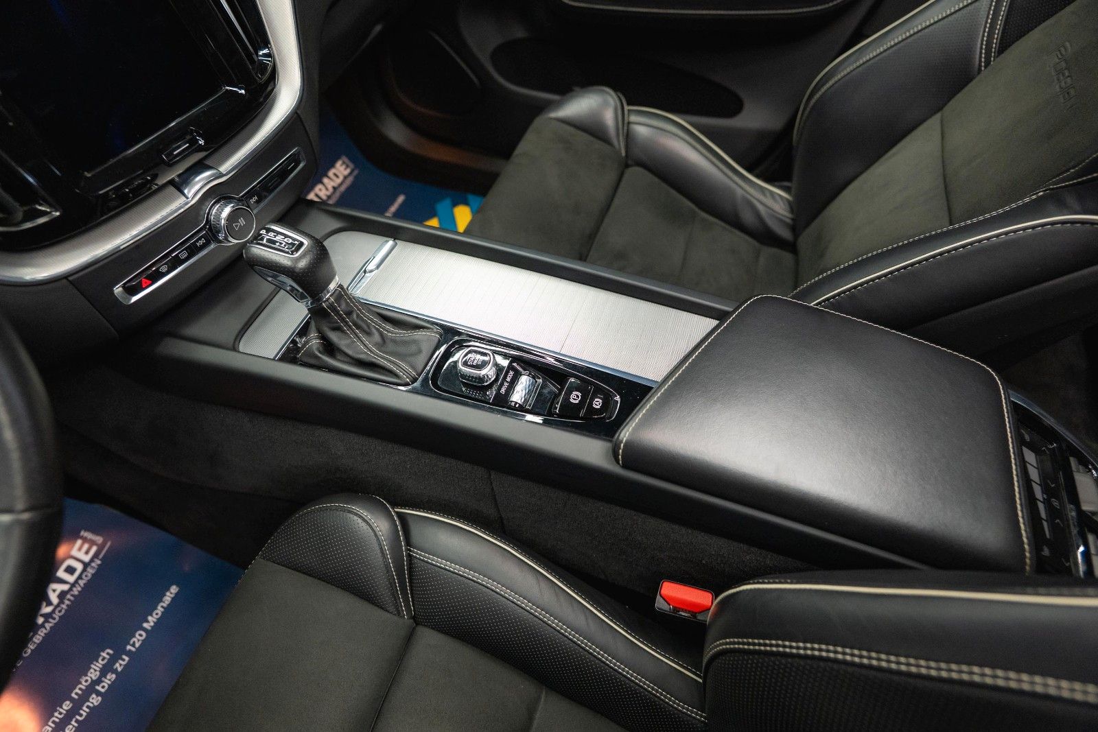 Fahrzeugabbildung Volvo XC60 R Design AWD | ACC | Pano | B&W | LED | 21`