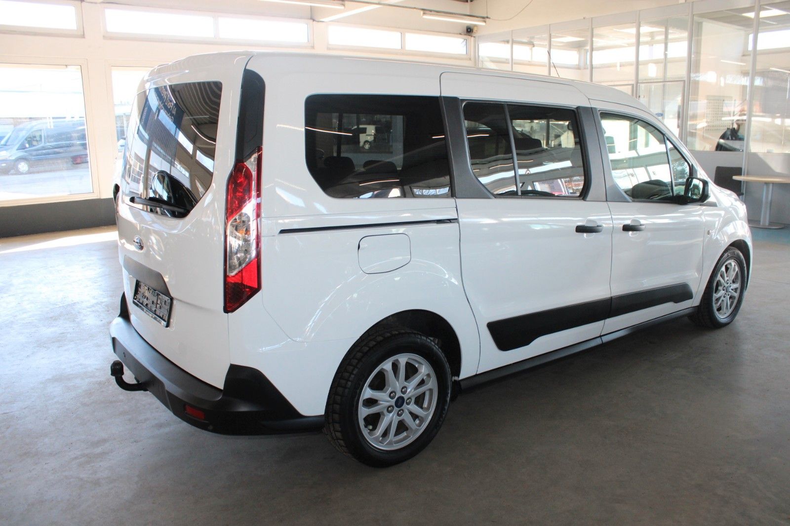 Fahrzeugabbildung Ford Grand Tourneo Connect Aut. NAVI STDHZ CAM AHK