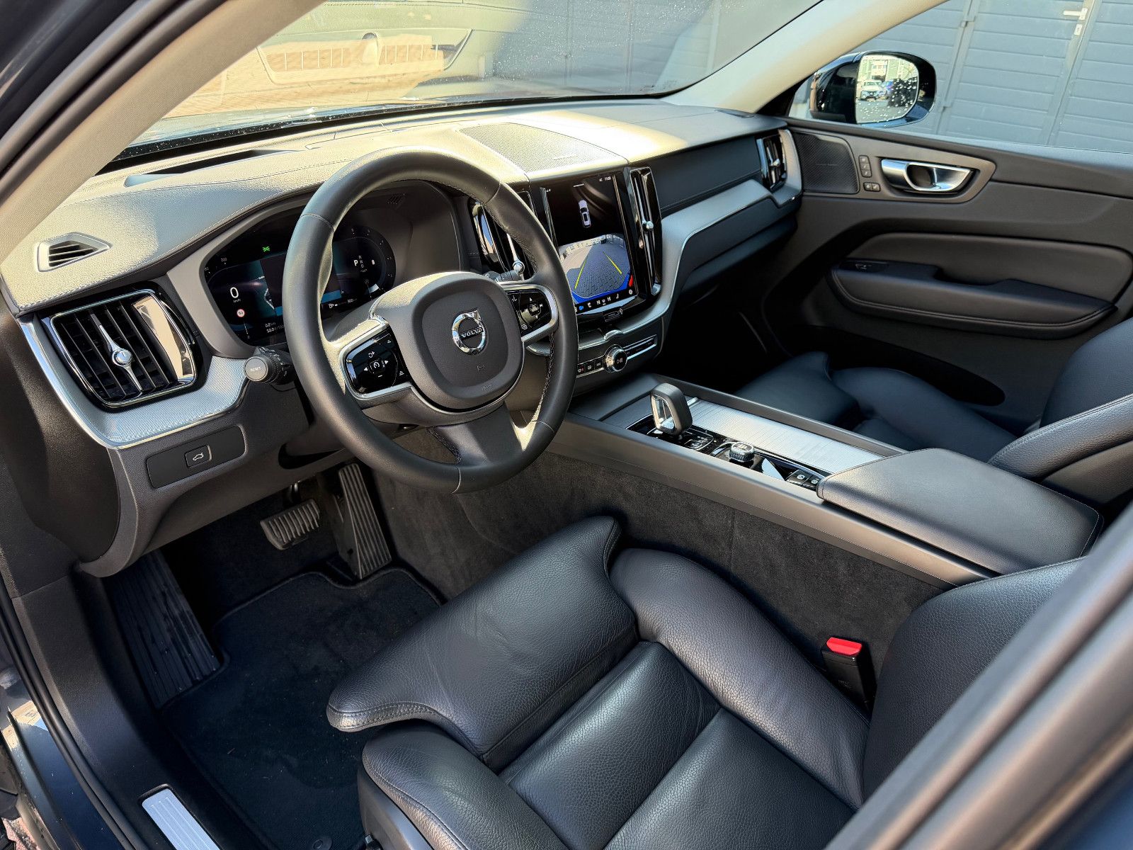 Fahrzeugabbildung Volvo XC60 B5 D Ultimate Dark AWD*STHZG*PANO*360°*ACC