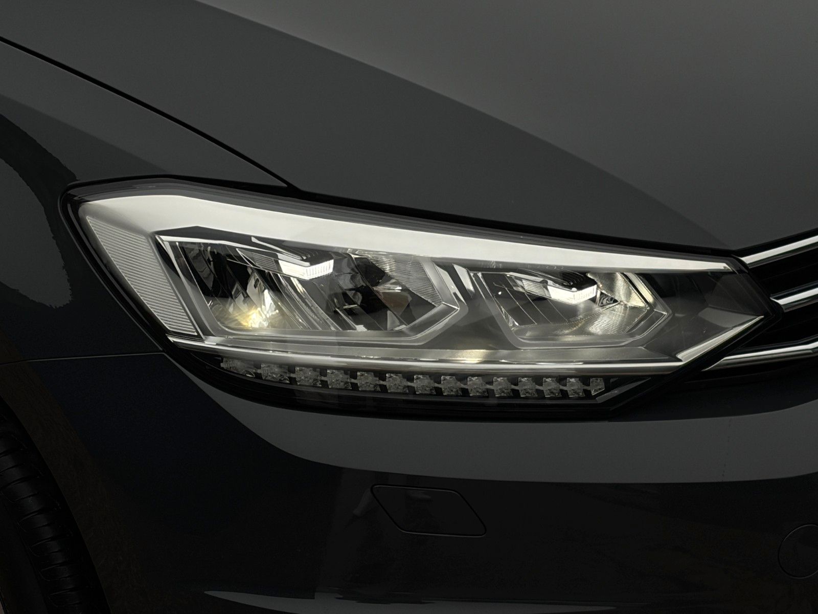 Fahrzeugabbildung Volkswagen Touran 1.5 TSI DSG Active Kamera ACC LED LHZ SHZ