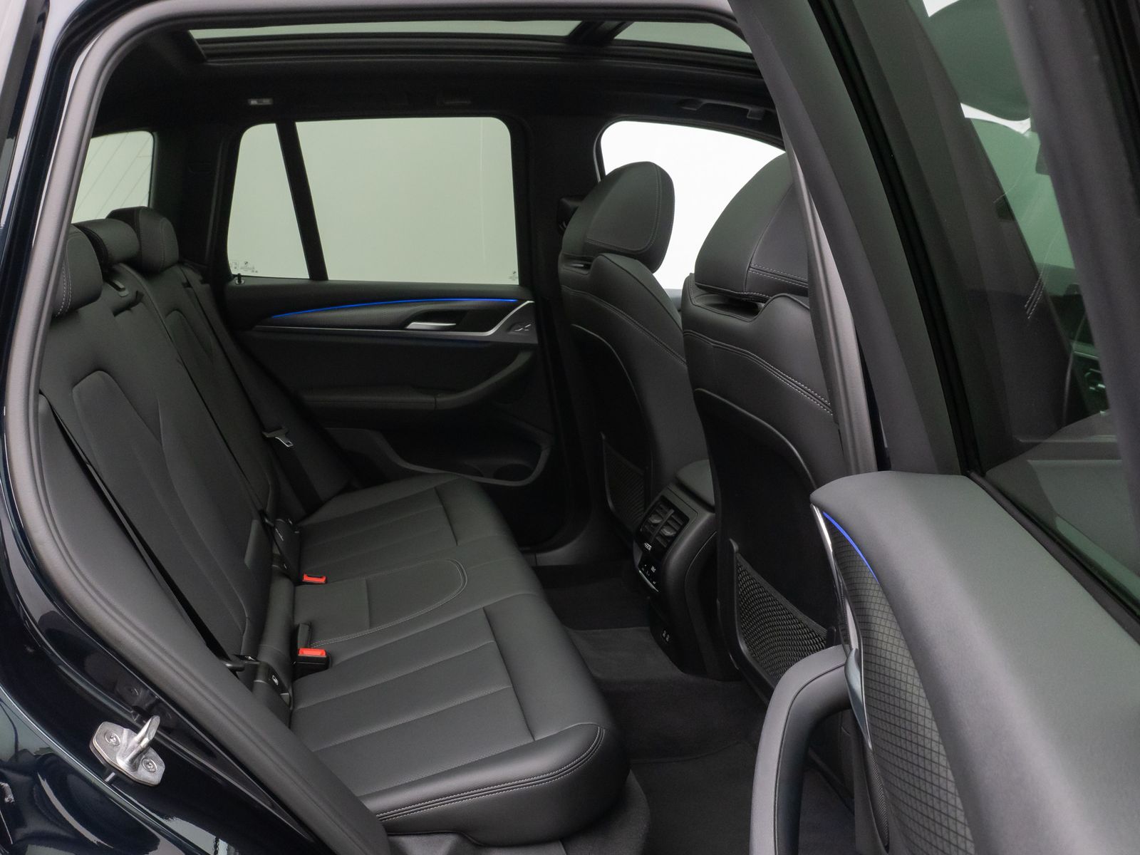 Fahrzeugabbildung BMW X3 xD20d M Sport Panorama Kamera Laser HUD HiFi