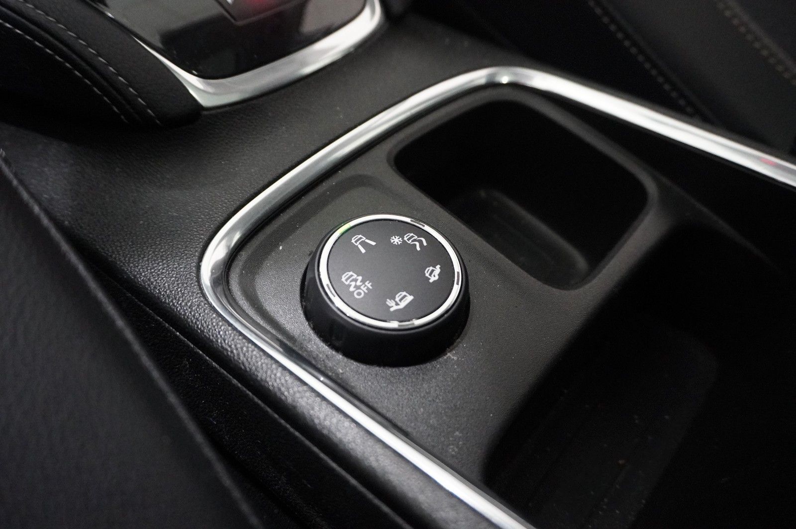 Fahrzeugabbildung Opel Grandland (X) 1.2T INNOV. NAVI/LED/KAMERA/PANO.