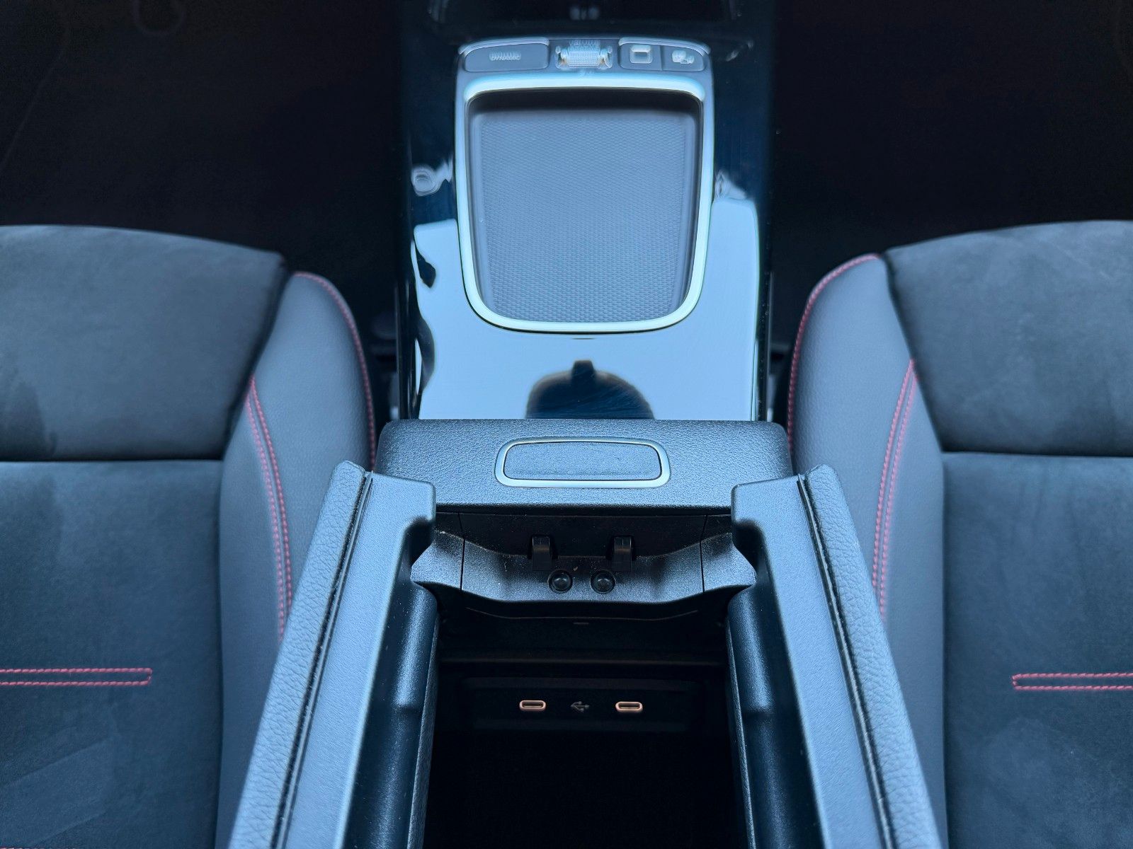 Fahrzeugabbildung Mercedes-Benz A 35 AMG 4Matic+Aero+StandH+360+MultiB+Memory