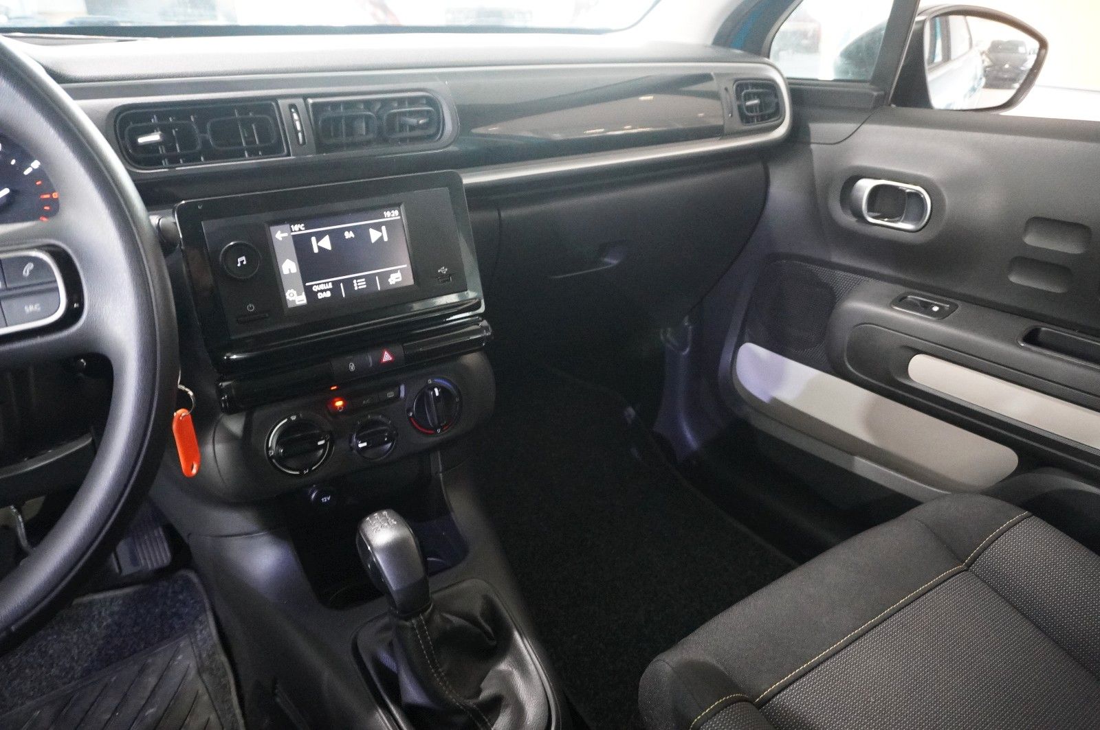 Fahrzeugabbildung Citroën C3 1.2 FEEL 5-TÜR LED/KLIMA/TEMP./USB/DAB+