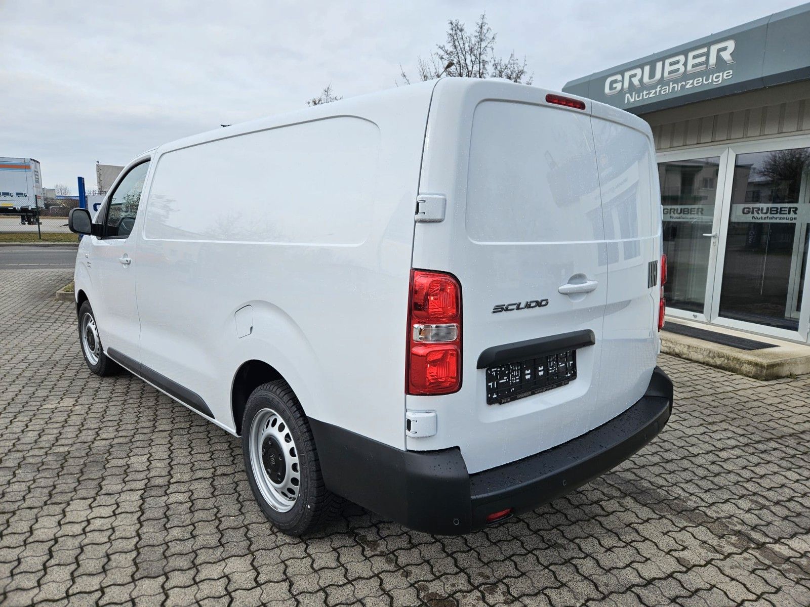 Fahrzeugabbildung Fiat Scudo Kastenwagen L3 145 PS/Comfort Paket