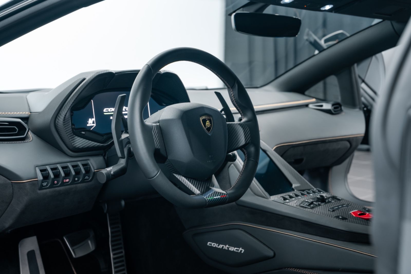 Fahrzeugabbildung Lamborghini Countach LPI 800-4 1of112/CARBON/LIFT