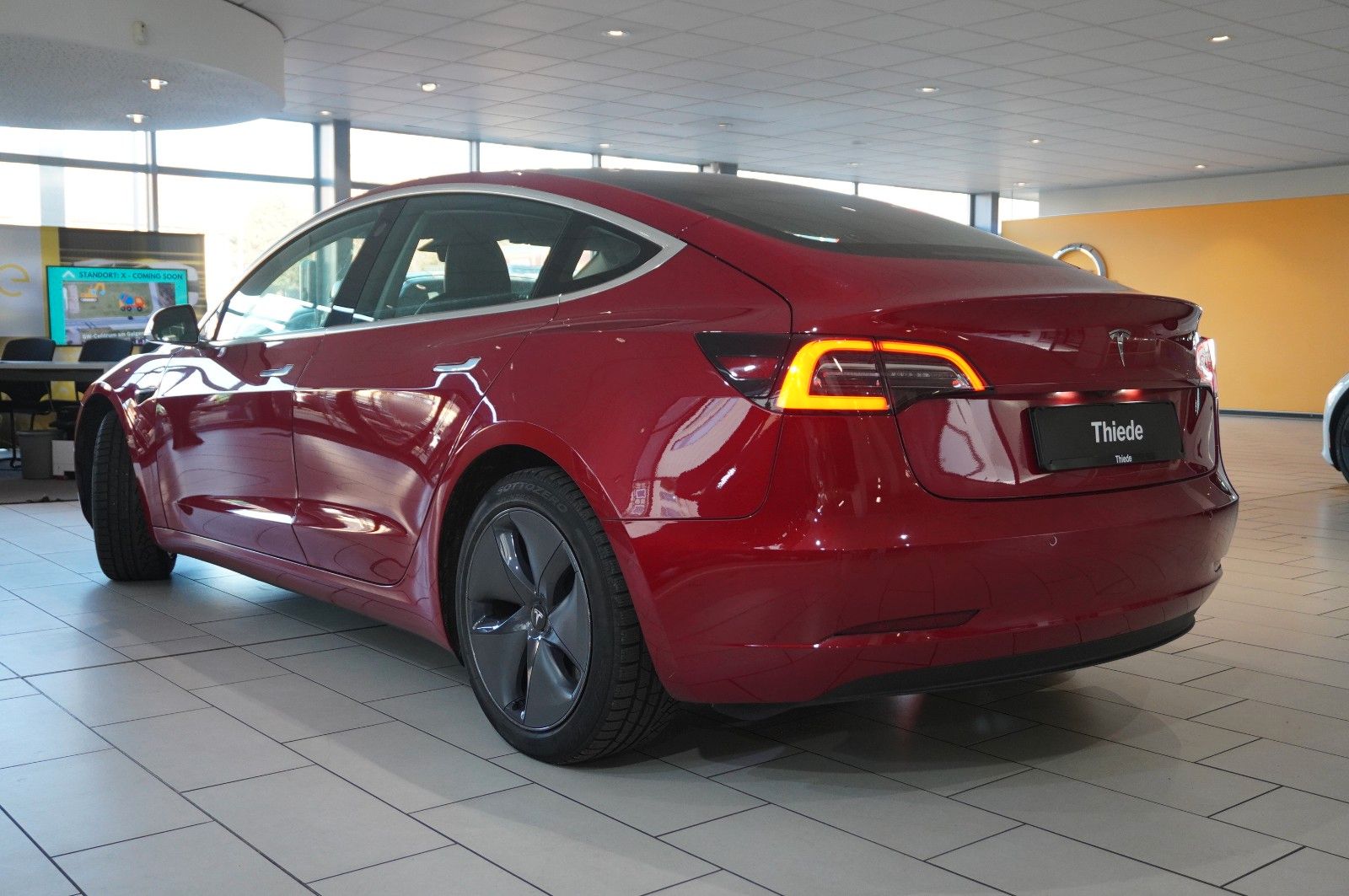 Fahrzeugabbildung Tesla Model 3 Standard Range Plus NAVI/KAMERA/DAB/AHK