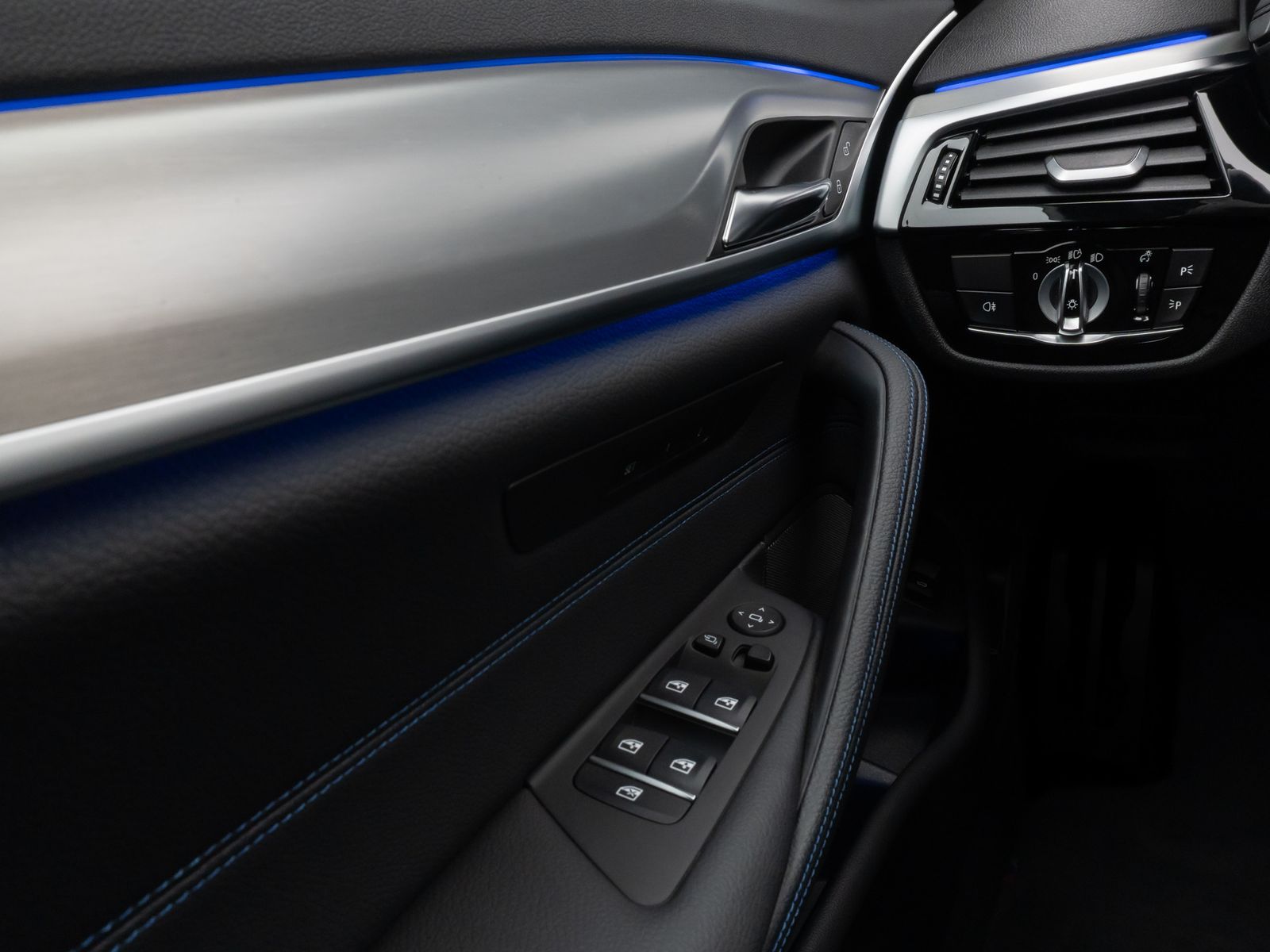 Fahrzeugabbildung BMW 530d xD M Sport Panorama Laser 360°HUD DAB H/K