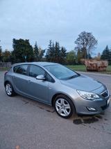 Opel Astra 1.6 INNOVATION INNOVATION - Opel Astra aus 2010: 1.6