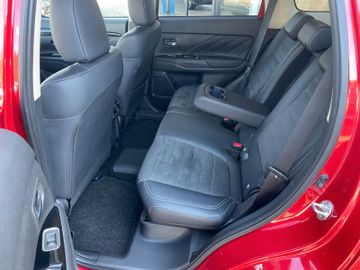 Mitsubishi Plug-in Hybrid Outlander - 12