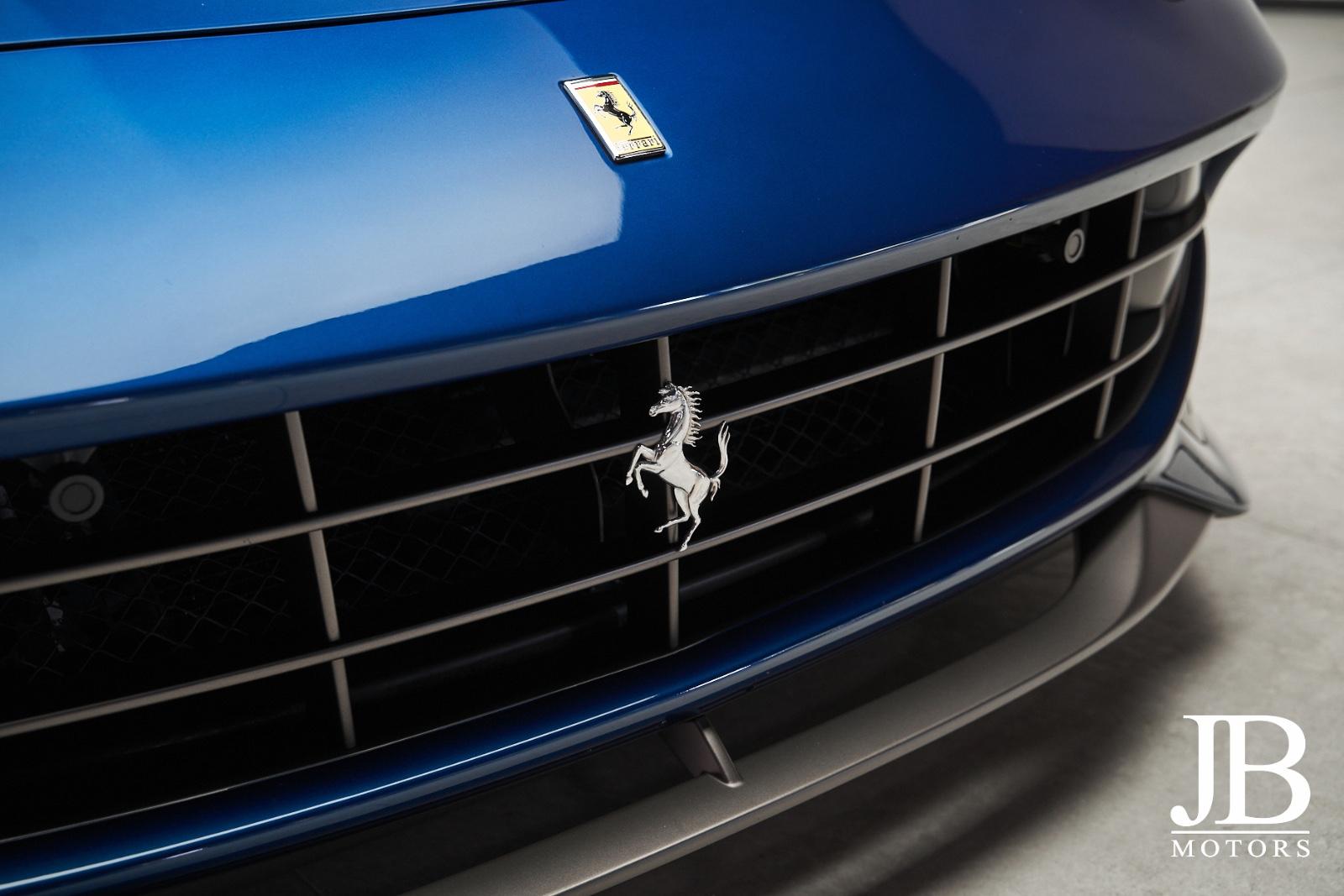 Ferrari F12 Berlinetta V12 740 ch • Atelier Car Blu Abu Dhabi • Carbone • Baquets carbone • Lift • 37 000 km