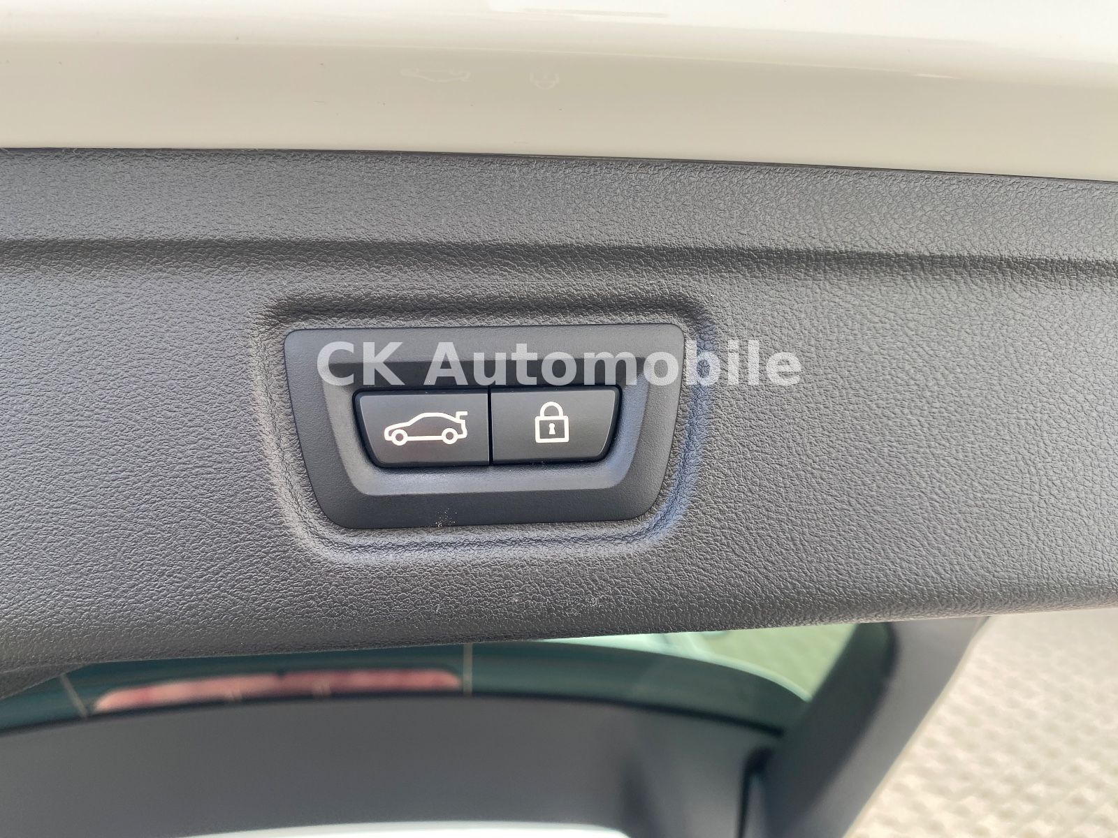 Fahrzeugabbildung BMW M340i Touring xDrive/Navi/HeadUP/Pano/360°