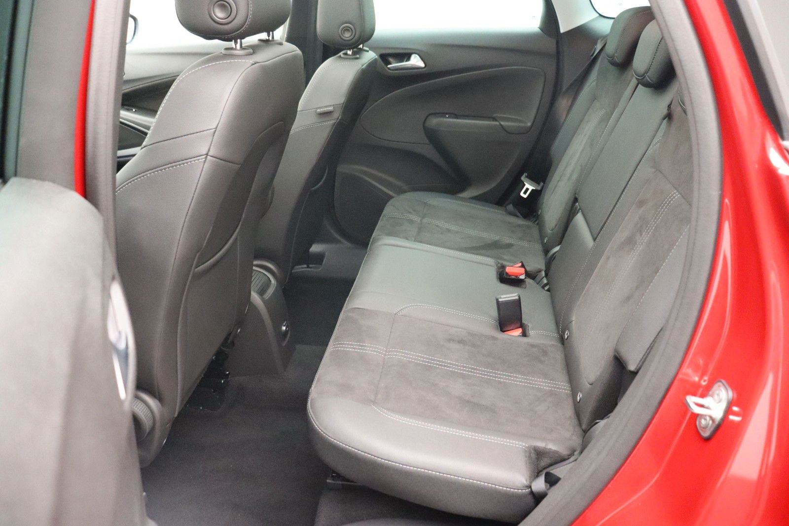 Fahrzeugabbildung Opel Crossland 1.2 Ultimate Paket NAVI HUD LED PANO