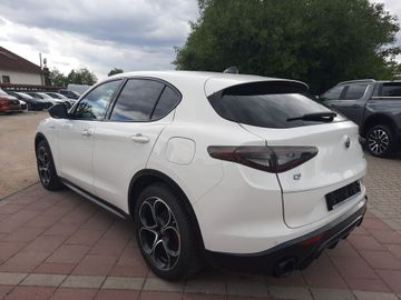 Alfa-Romeo Stelvio - 8