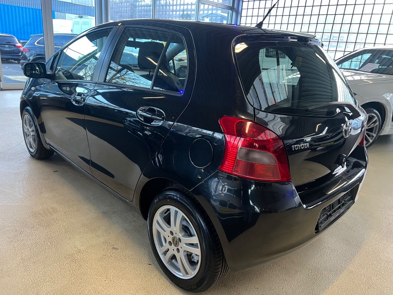 Fahrzeugabbildung Toyota Yaris Sol * TÜV/AU NEU *