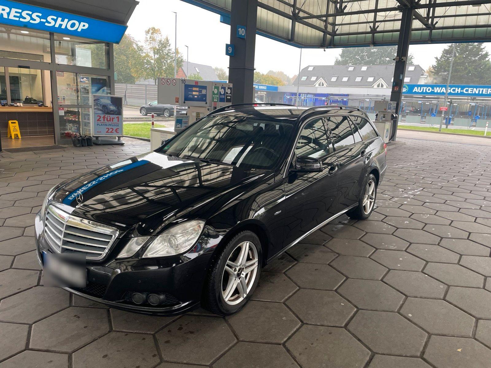 Mercedes-Benz E200 2009 — rear view