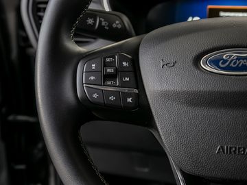 Ford Kuga 2.5 Plug-In Hybrid Vignale Stauassistent