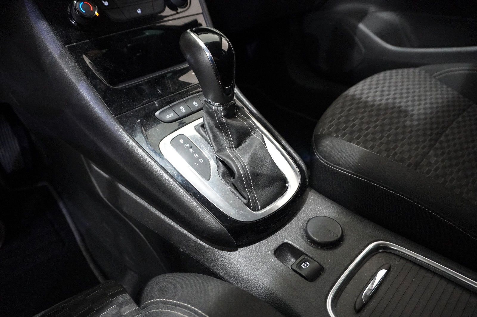 Fahrzeugabbildung Opel Astra K ST 1.4T ON NAVI/LED/KAMERA/SPORT/SH/TEMP