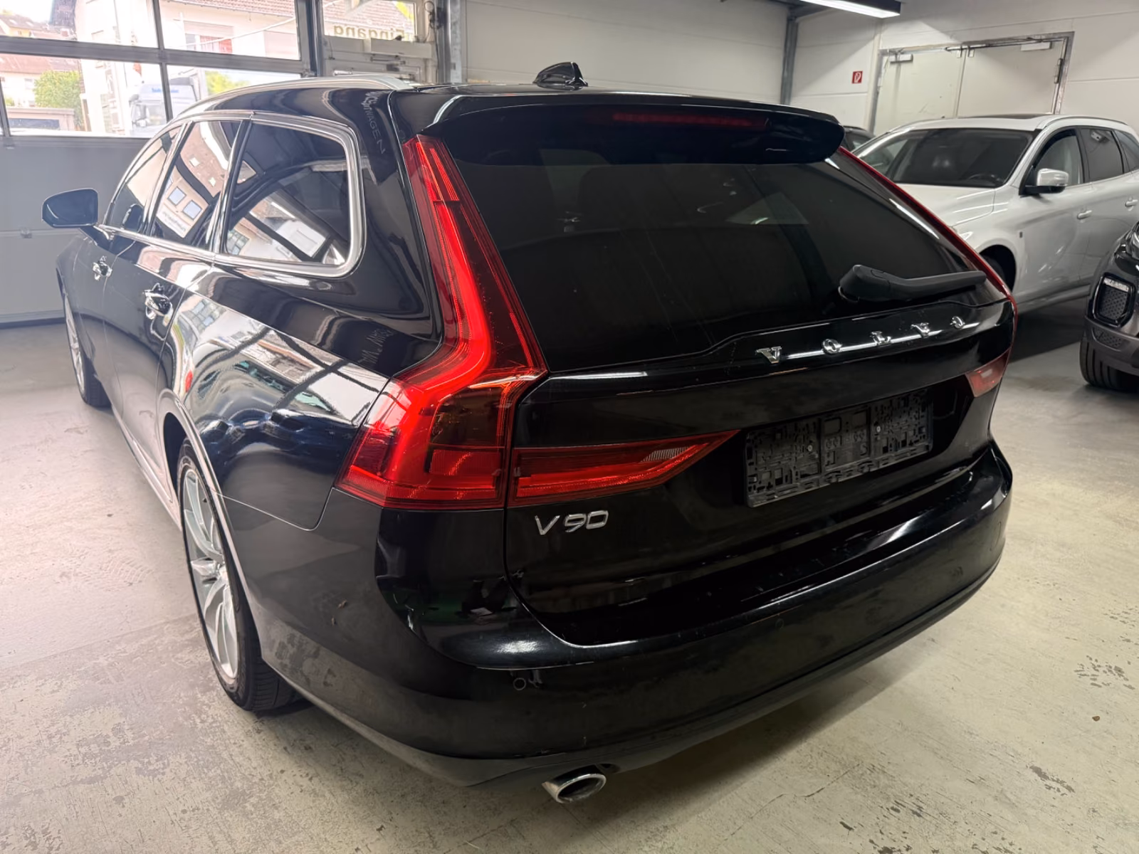 Volvo V90 D5 AWD | 235 ch | BVA | Cuir | Toit panoramique | Feux LED | Volant chauffant