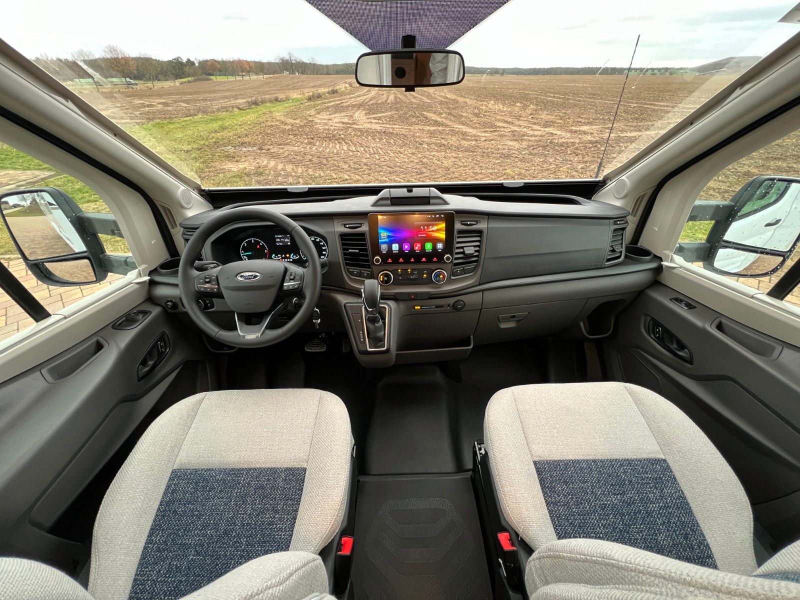 Fahrzeugabbildung Weinsberg Ford CaraSuite 700 MEG Seitz Panorama Liegewiese