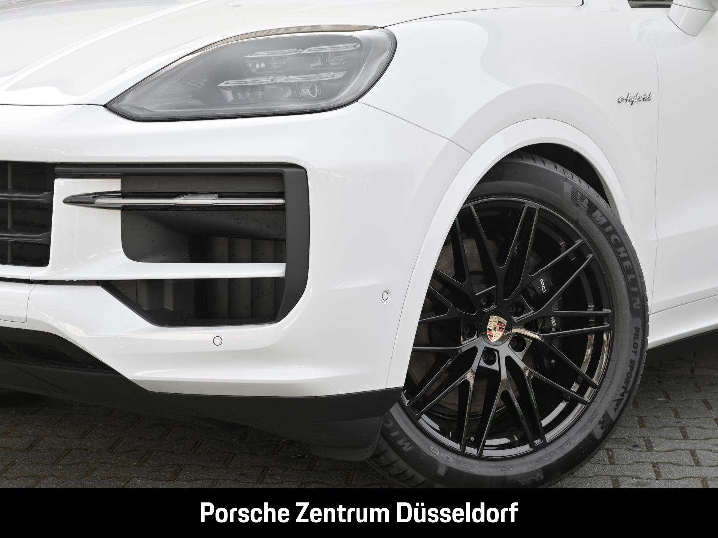 Porsche Cayenne E-Hybrid Coupe Surround-View Head-Up