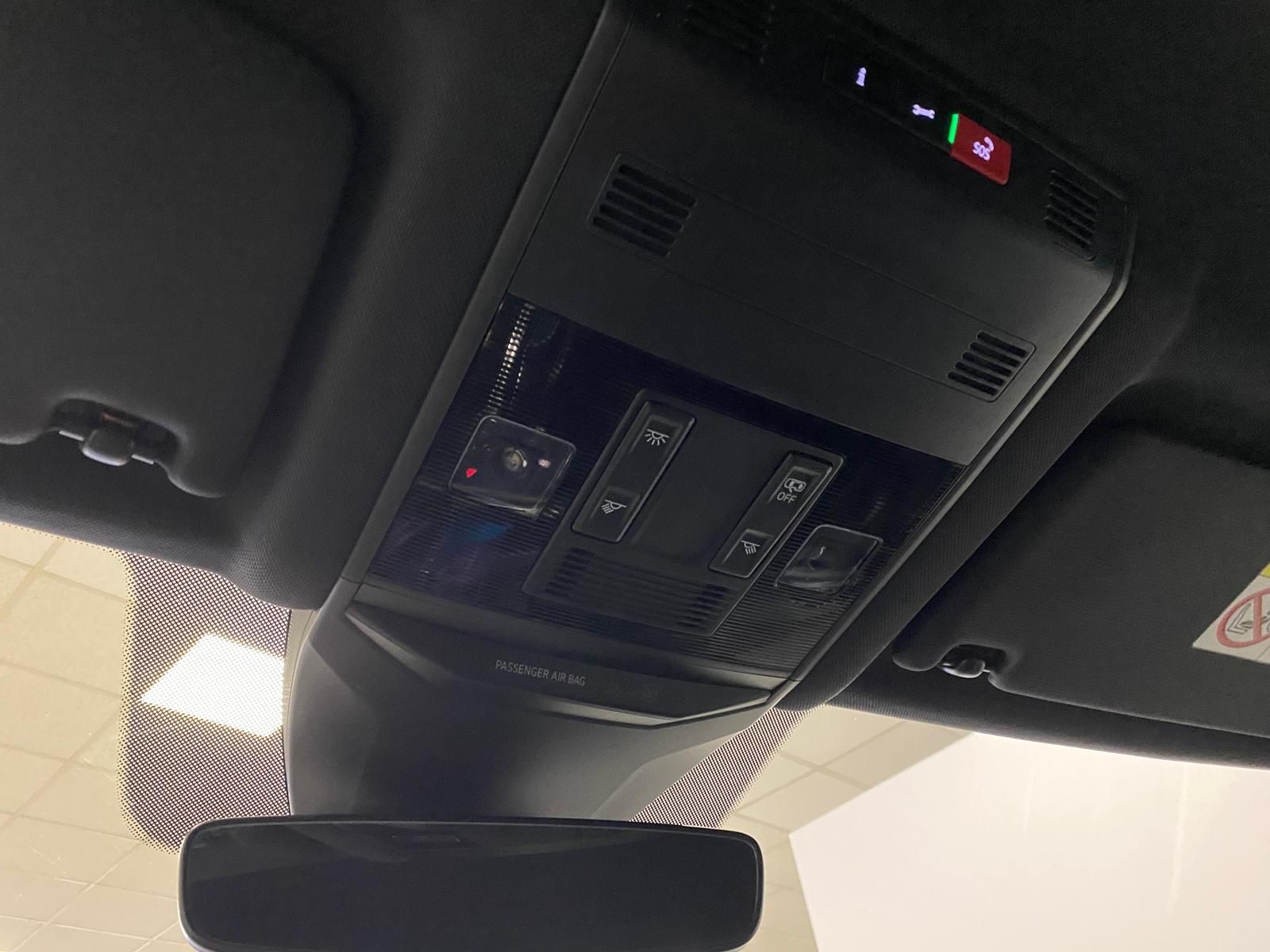 Fahrzeugabbildung Volkswagen T-Roc 1.5 TSI DSG SPORT R-LINE+ACC+AHK+ALLWETTER
