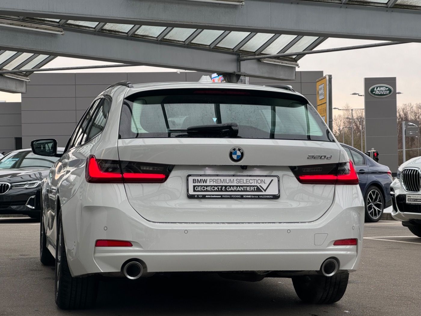 Fahrzeugabbildung BMW 320d Touring AHK/HUD/ACC GARANTIE bis 11/2027