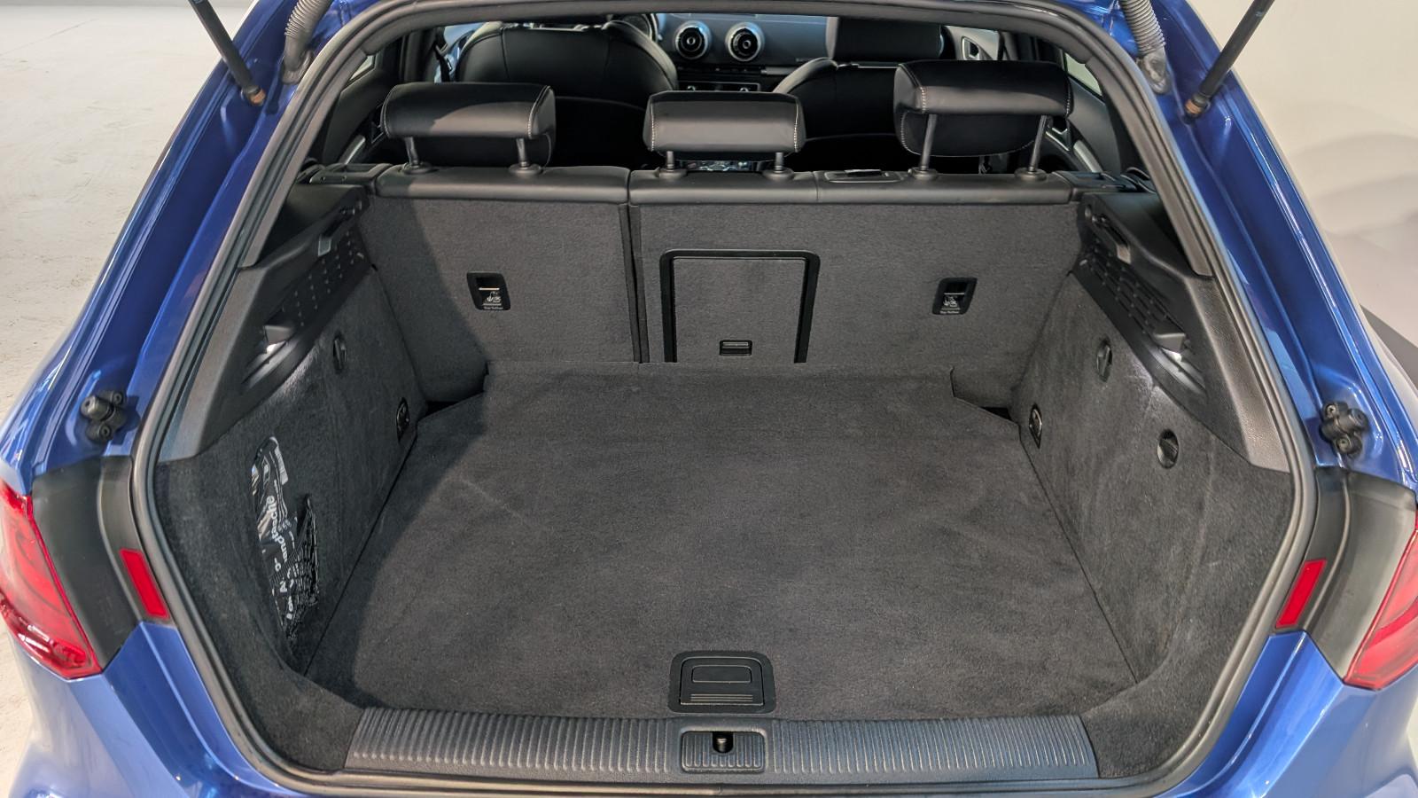 Audi S3 Sportback 2.0 TFSI 300 ch BVA quattro / Bang & Olufsen / Magnetic Ride / Alcantara-Cuir / Jantes 19"
