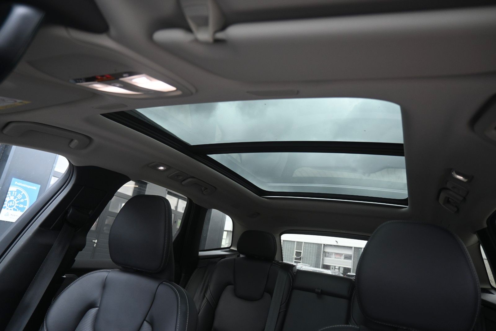 Fahrzeugabbildung Volvo XC60 T8 Ultimate Bright RC Plug-In B&W*LUFT*360°