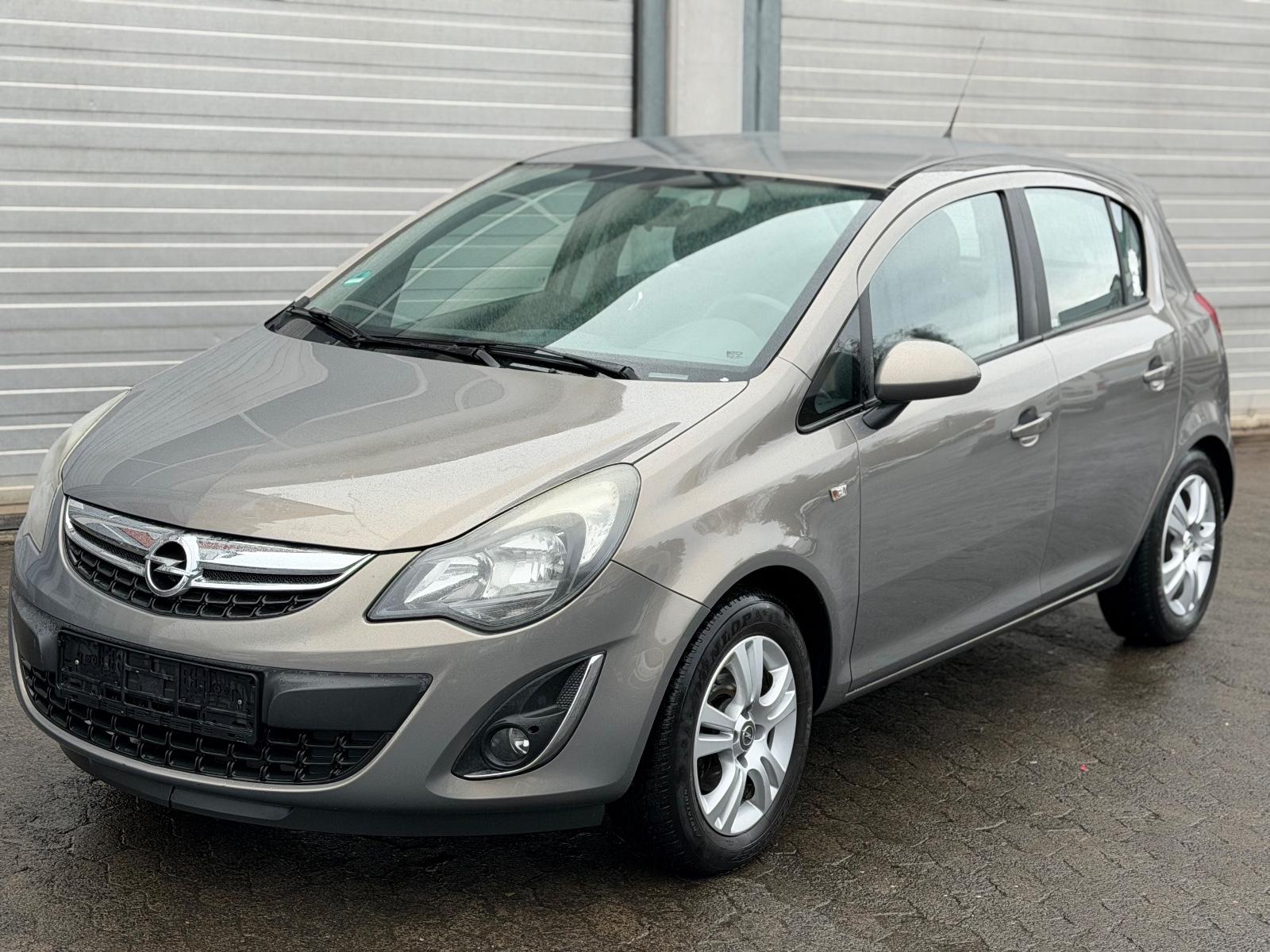 Opel Corsa D Energy/ TÜV neu/ 8 fach bereift