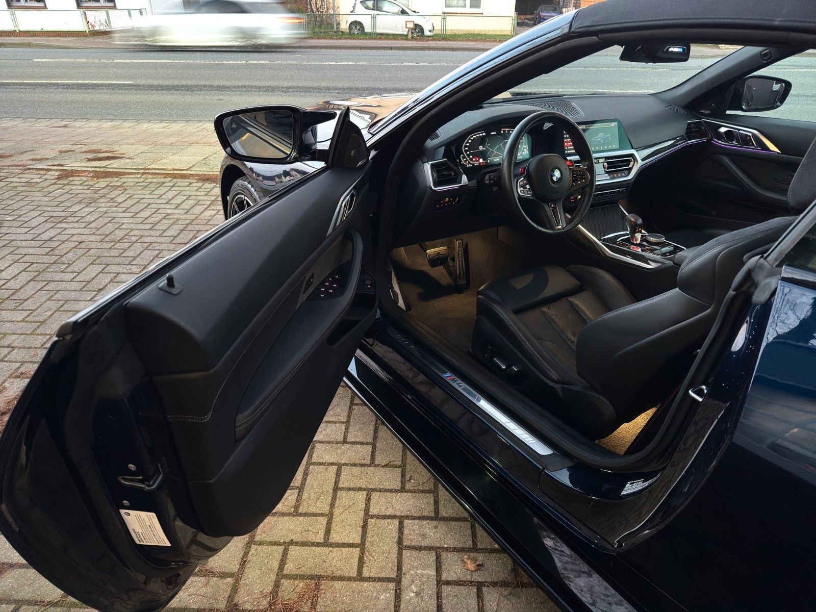 Fahrzeugabbildung BMW M4 Comp. Cabrio xDrive HUD/360°/H&K/Bhz.Lenk