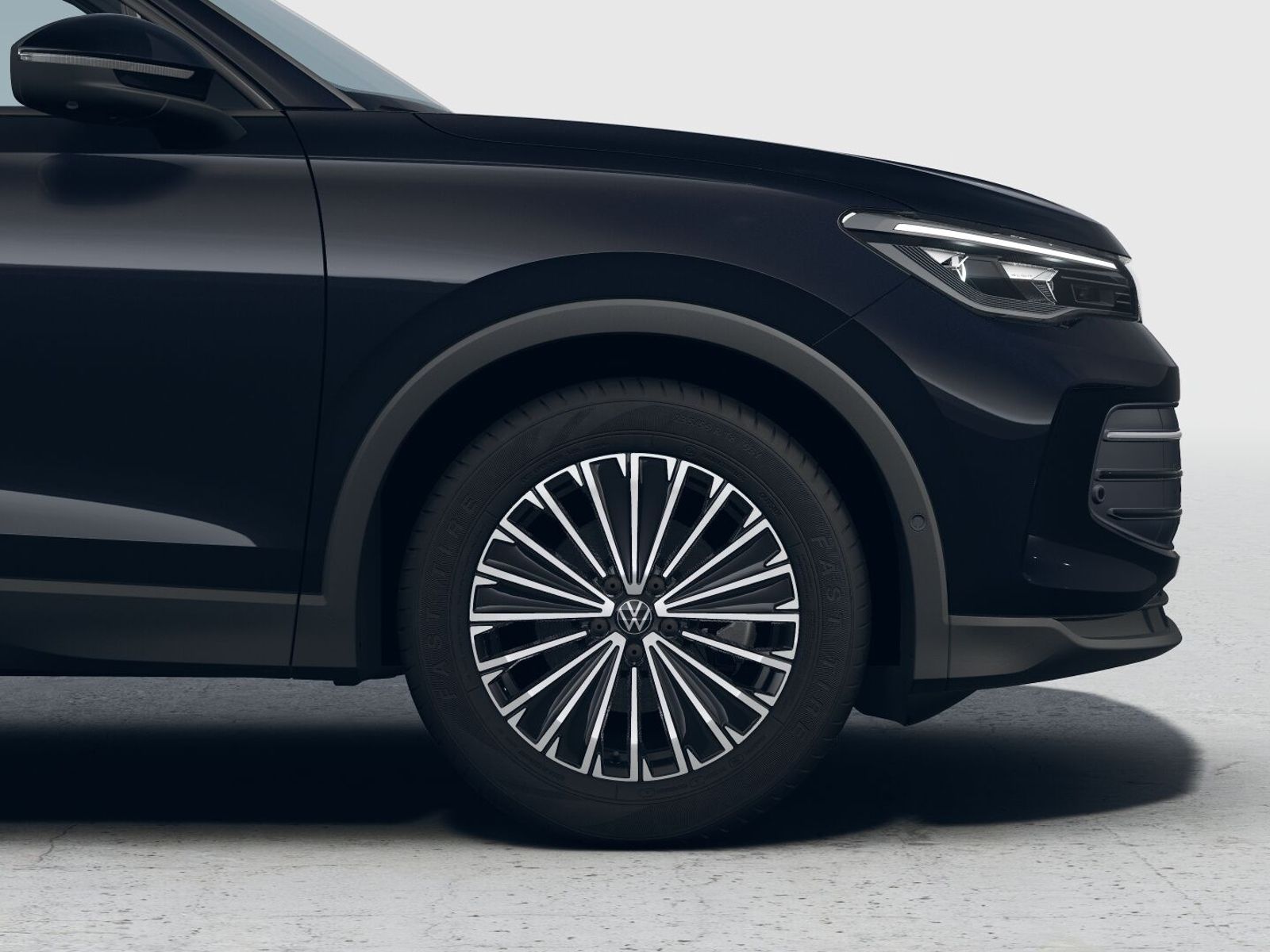 Fahrzeugabbildung Volkswagen Tiguan 1.5 eTSI Life *Winterräder, LED-Matrix, 1