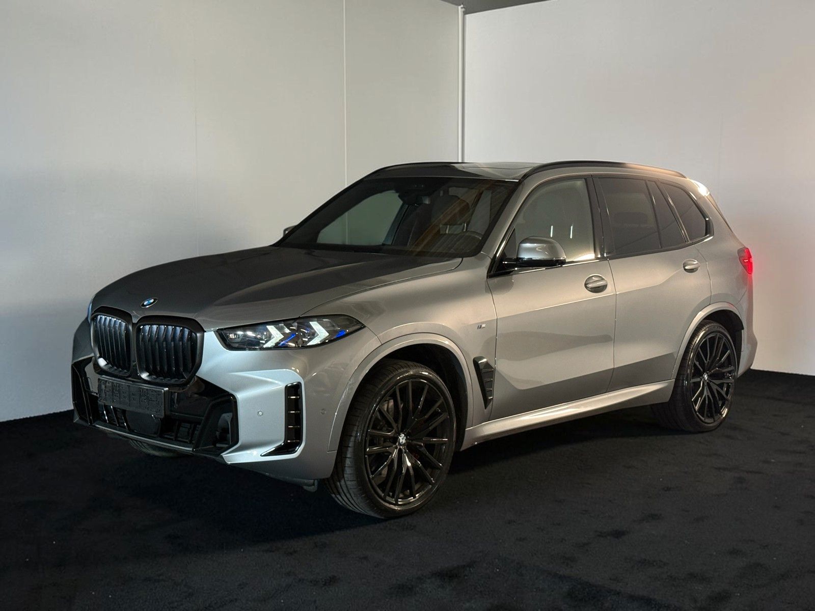 BMW X5 *MSPORT*MASSAGE*PANO*AHK*H&K*AIR*SOFTCLOSE*