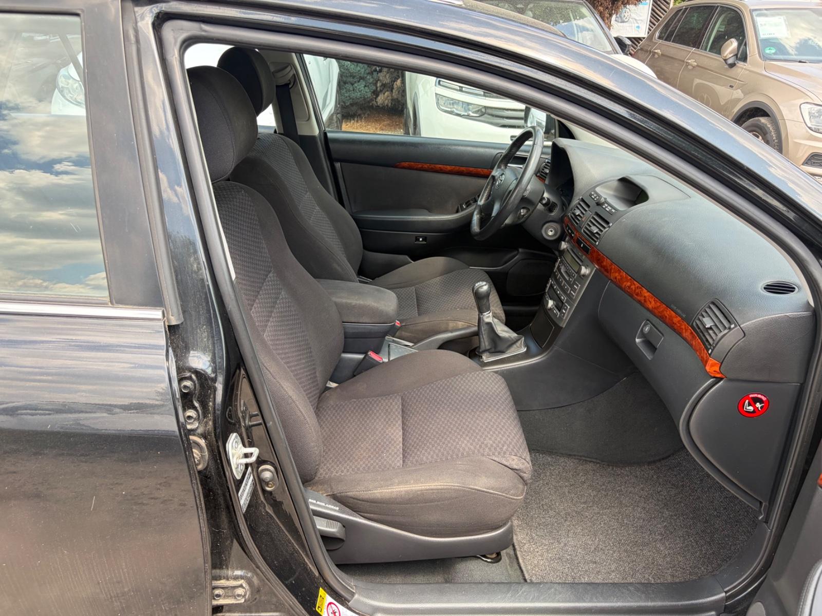 Toyota Avensis 2004 — photo 13