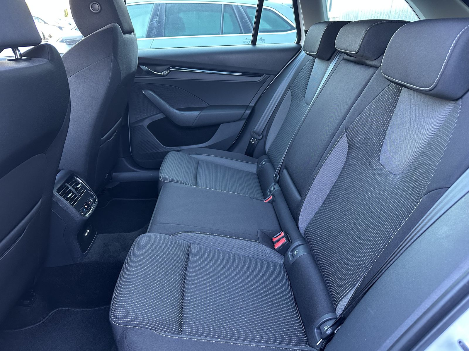 Fahrzeugabbildung SKODA Octavia Combi 2.0 TDI DSG Ambition NAV+LED+VCOCK