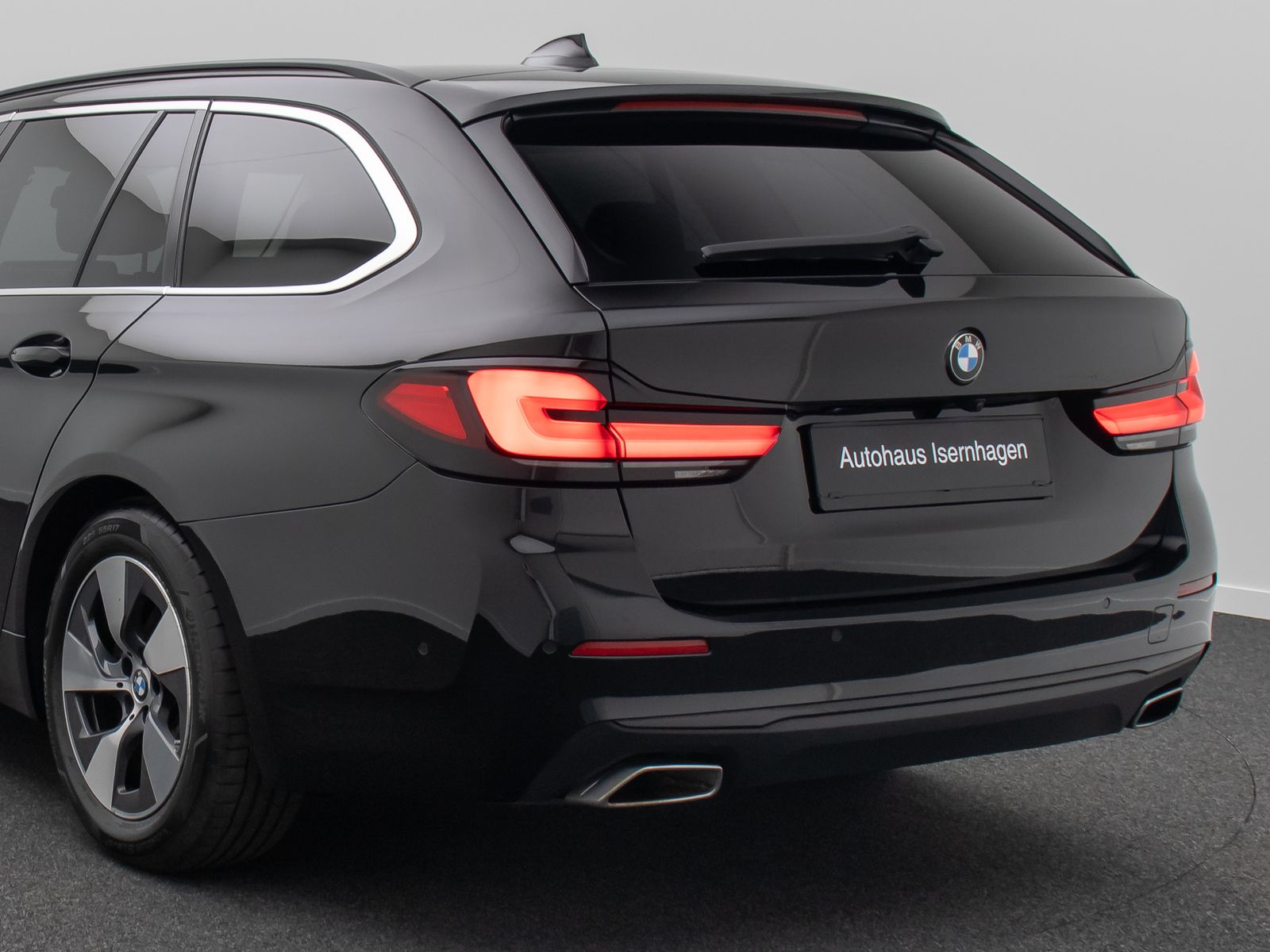 Fahrzeugabbildung BMW 520d xD Kamera HUD DAB Alarm Sport Fernlichtassi